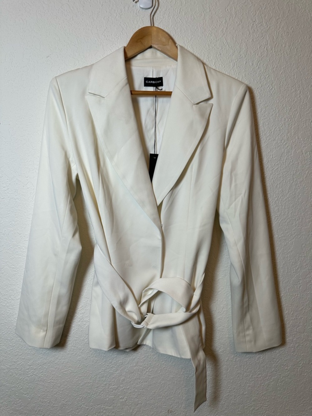 Carbon 38 Ivory Belted Blazer - Picture 1 of 4